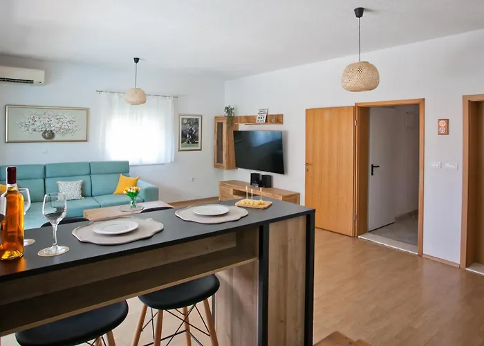 Aura Maris, Kastel Stari Apartment *