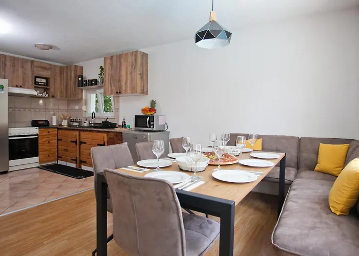 Aura Maris, Kastel Stari Apartment Kastela