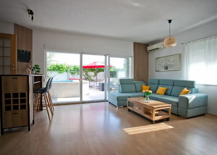 Aura Maris, Kastel Stari Apartment *