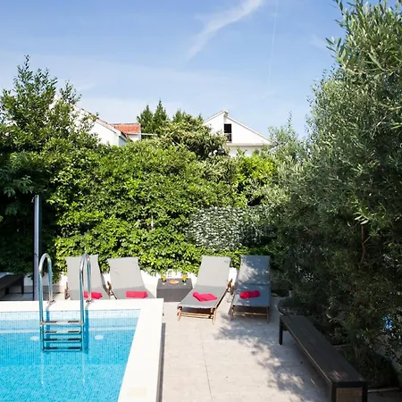 Apartment Aura Maris With Pool & Parking