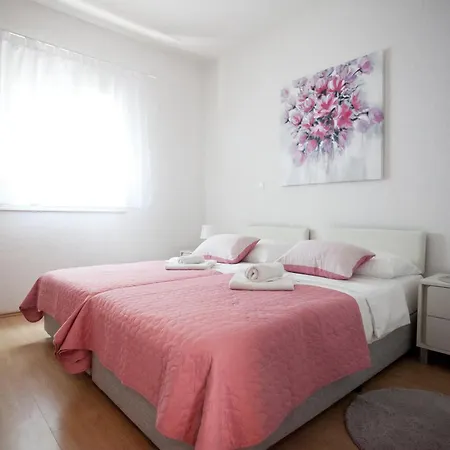 Apartment Aura Maris With Pool & Parking アパート