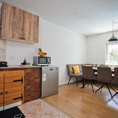 Apartment Aura Maris With Pool & Parking アパート *