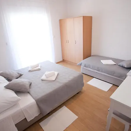 Apartment Aura Maris With Pool & Parking アパート Kaštela