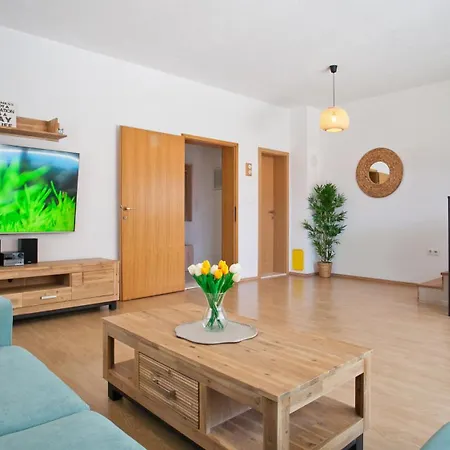 Aura Maris, Kastel Stari * Kastela