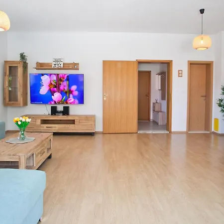 Apartment Aura Maris With Pool & Parking アパート
