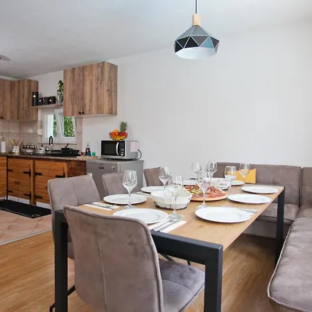 Aura Maris, Kastel Stari Apartment Kastela