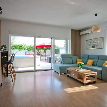 Apartment Aura Maris With Pool & Parking アパート *